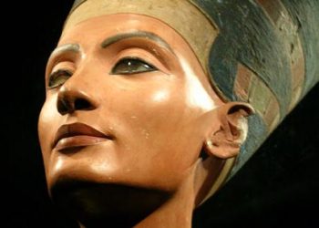 كيف تولت الملكة حتشبسوت حكم مصر وأصبحت من أعظم النساء اللائى حكمن مصر ؟ 4