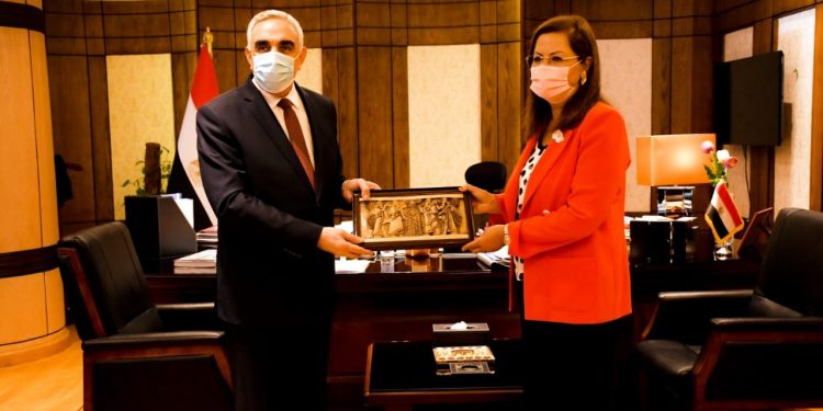 وزيرة التخديد - والسفير العراقي
