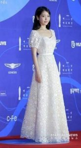 فنانات كوريا تنافس نجمات الجونة بأزياء أنيقة 6