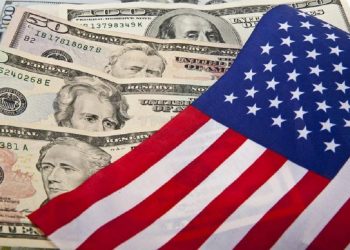 الدولار الأمريكي ينتعش بـ دعم الإنتخابات وإصابات كورونا 2