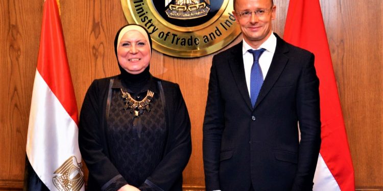 وزيرة التجارة المصرية ونظيرها المجري