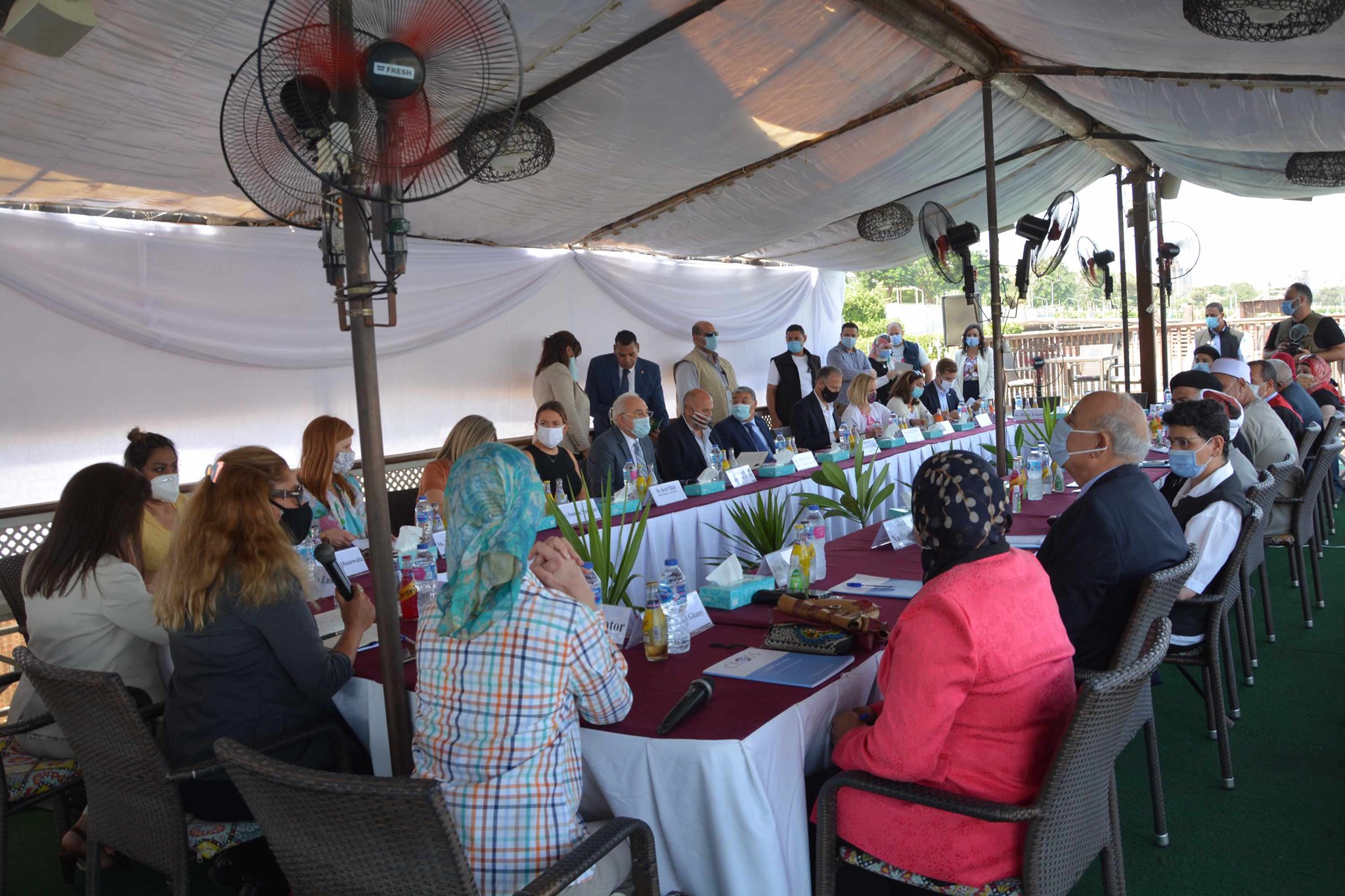 محافظ المنيا والسفير الأمريكي يشهدان لقاء الهيئة الإنجيلية حول السلام المجتمعي 2