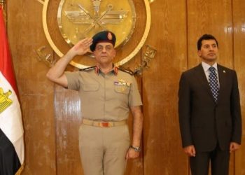 أشرف صبحي يشارك في ختام دورة الاستراتيجية والأمن القومي بأكاديمية ناصر العسكرية (صور)