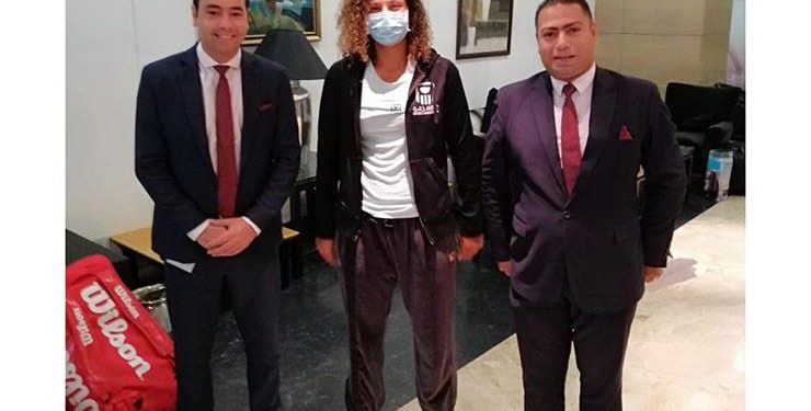 وصول ميار شريف بطلة مصر في التنس لـ"مطار القاهرة" 1