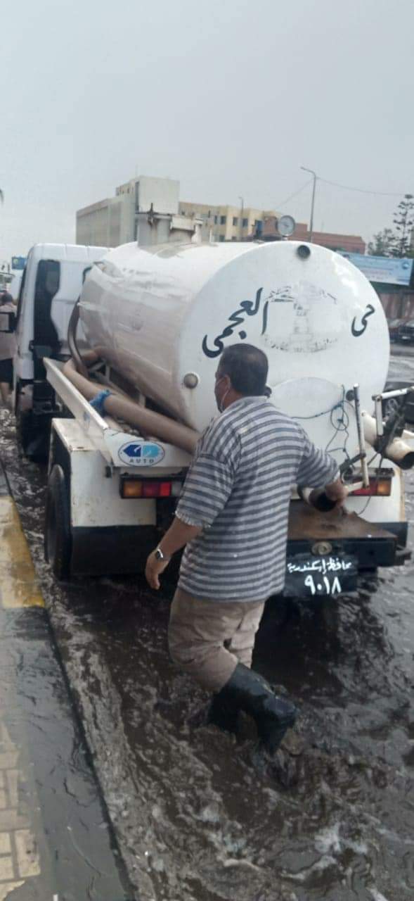 أمطار غزيرة تغرق شوارع الإسكندرية.. صور 2