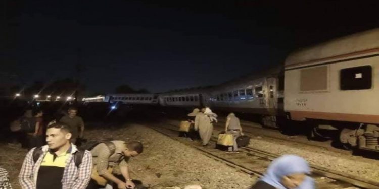 خروج قطار ركاب عن القضبان بمنطقة العجيزي في طنطا (صور) 1