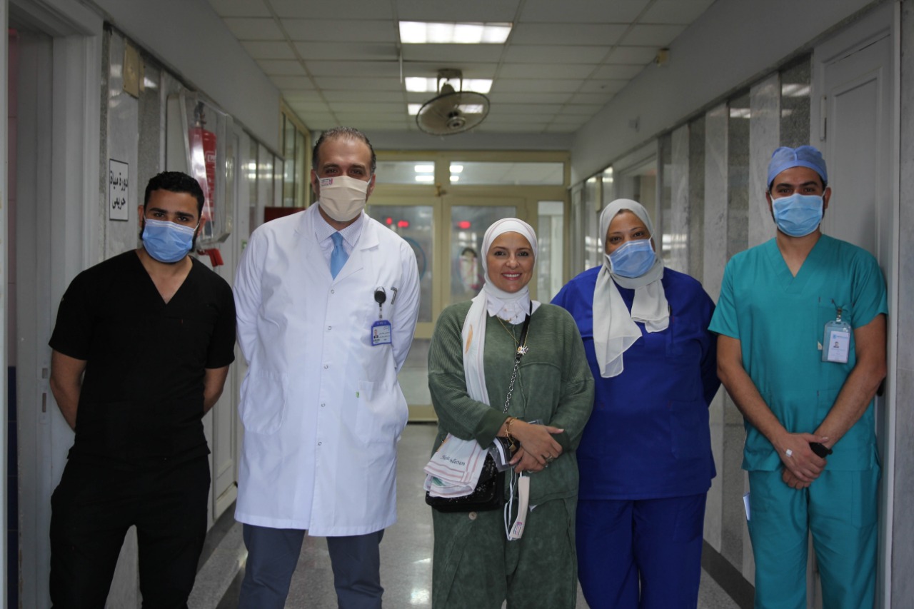 دعاء فاروق فى زيارة لمستشفى الثدى التابع للمعهد القومى للاورام