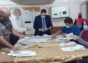 اللجنة الفرعية بمدرسة العمرانى بالإسكندرية تعلن حصول قائمة من أجل مصر على 398 صوت وحصد نداء مصر 126صوت 1