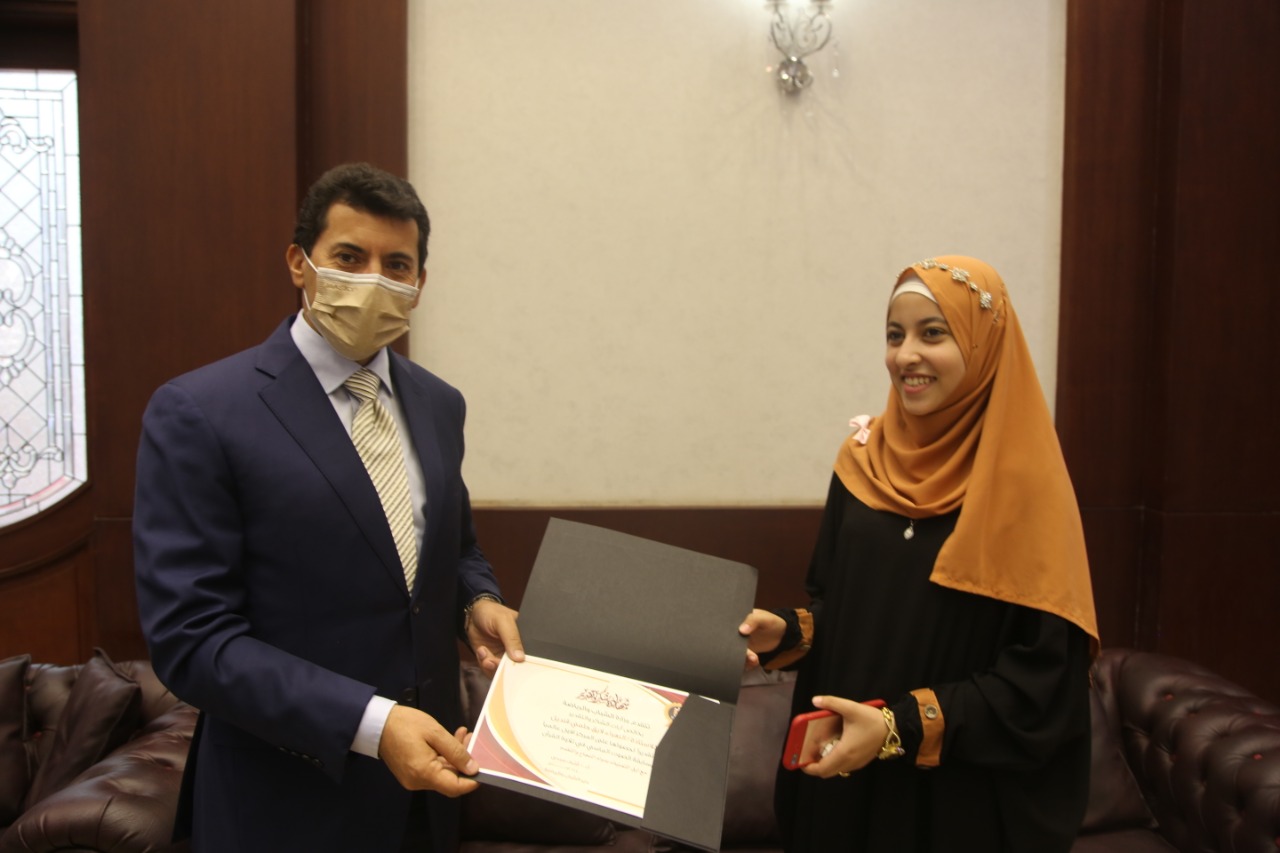 وزير الشباب و الرياضة يكرم ايمان عرب و الزهراء حلمي الحائزتان على جوائز عالمية 2