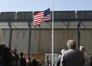 السفارة الأمريكية في الرياض تحذر رعاياها من احتمال وقوع هجمات بصواريخ 1
