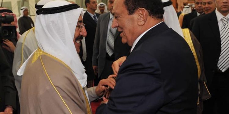 الرئيس الأسبق حسني مبارك برفقة أمير الكويت صباح الأحمد رحمهم الله