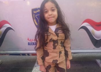 بالصور..الطفلة " ملك" اصغر المشاركين فى احتفالات سيدى جابر بالإسكندرية بالبدلة العسكرية 2
