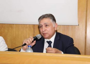 الدكتور أسامه منصور، وكيل الكلية لشئون الدراسات العليا و البحوث