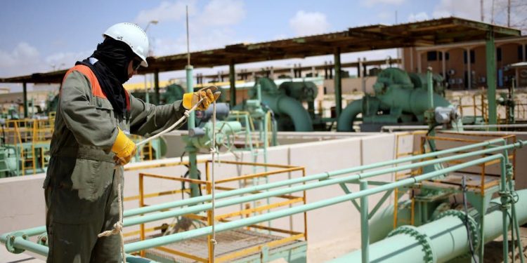 رويترز: عودة الإنتاج بحقل النافورة النفطي في ليبيا 1