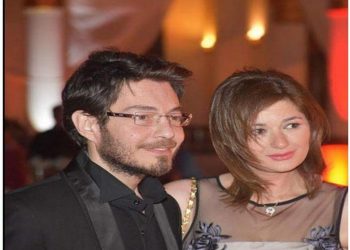 احمد زاهر وزوجتة
