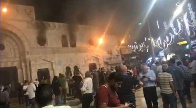 نشوب حريق هائل بمسجد الجامع الأزهر.. والدفع بـ5 سيارات إطفاء (فيديو وصور) 1