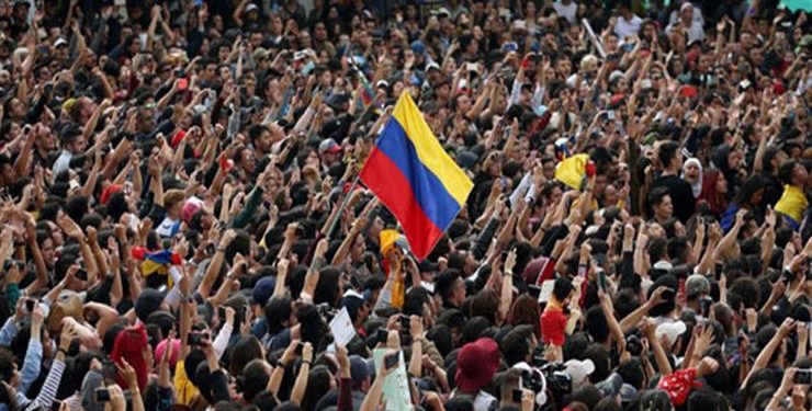 الآلاف يتظاهرون في جميع أنحاء كولومبيا ضد القتل والفقر 1