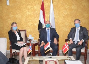 الوزير يعقد اجتماعاً موسعاً مع سفيري الدنمارك والنرويج بالقاهرة لبحث التعاون في مجال النقل البحري 1