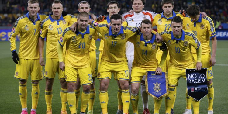 Ukraine's players pose for a picture before their Euro 2016 group C qualifying soccer match against Spain at the Olympic stadium in Kiev, Ukraine, October 12, 2015. REUTERS/Gleb Garanich   
Picture Supplied by Action Images