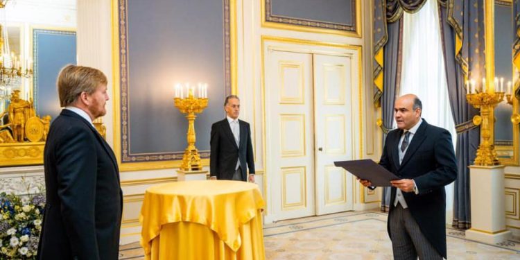 سفير مصر الجديد لدى مملكة هولندا يقدم أوراق اعتماده 1