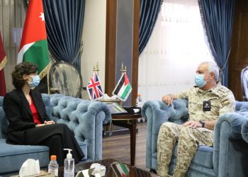 إلتقاء رئيس هيئة الأركان المشتركة الأردنية بالسفيرة البريطانية