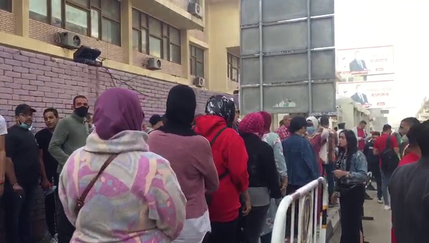 بالصور.. بدء توافد المواطنين على لجان الانتخاب لليوم الثاني بالقاهرة 11