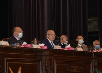 مجلس جامعة القاهرة يفتح باب التقدم لجوائز الجامعة لعام 2020 1