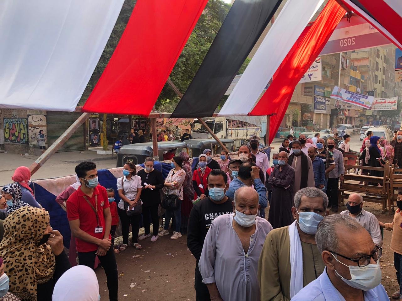 بالصور.. بدء توافد المواطنين على لجان الانتخاب لليوم الثاني بالقاهرة 12