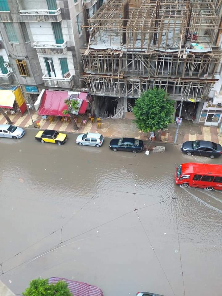 إسكندرية غرقت فى شبر ميه.. أمطار غزيرة متواصلة على كافة الانحاء 4