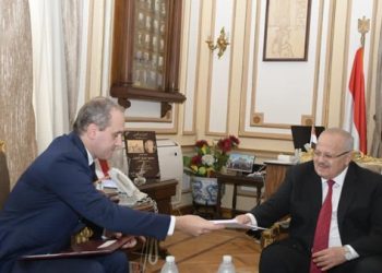 رئيس جامعة القاهرة وسفير بيلاروسيا يبحثان التعاون الأكاديمي والبحثي 2
