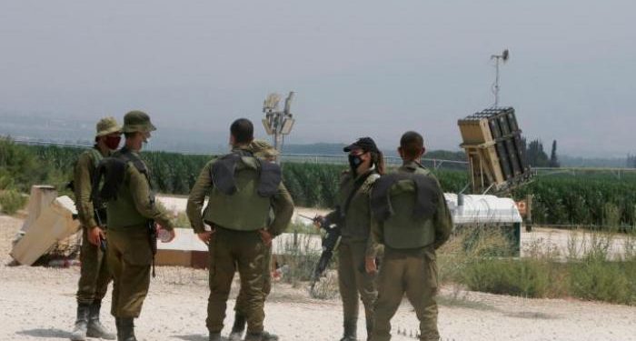 إصابة جنديين إسرائيليين بعملية دهس بمدخل مخيم الفوار جنوب الخليل بالضفة الغربية