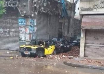 سقوط أجزاء من عقار على سيارات بالإسكندرية بسبب الأمطار (صور) 1
