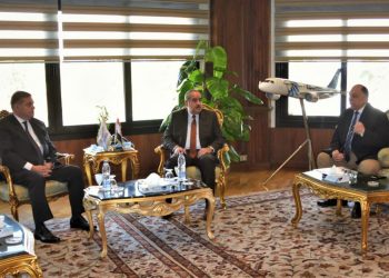 وزيرا قطاع الأعمال والطيران يبحثان إقامة مشروع سياحي بأرض "رأس جميلة" بشرم الشيخ 3