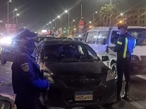 بالصور .. حملة امنية ليلية بالتجمع الخامس للحفاظ على الانضباط بالشوارع 3