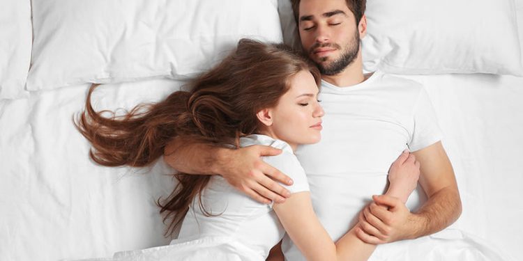 "طاقة سريرك".. خبيرة  تكشف عن 8 أسرار للسعادة الزوجية في الفراش 1