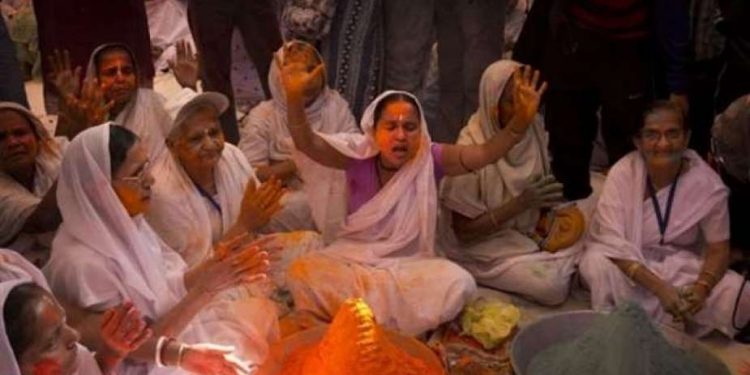 "جوهر ساتي".. طقوس هندية تحرق فيها النساء فدية لأزواجهن بالهند 1