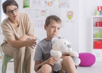 استشاري لـ"أوان مصر": 5 نصائح لحماية طفلك من الوقوع في فخ الأمراض النفسية 3