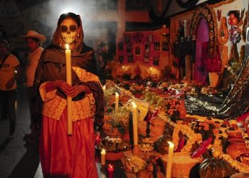 تعرف على يوم الموتى في المكسيك و مراسم أحتفالاتها .. أبرزها تحضير الطعام للمتوفين 1