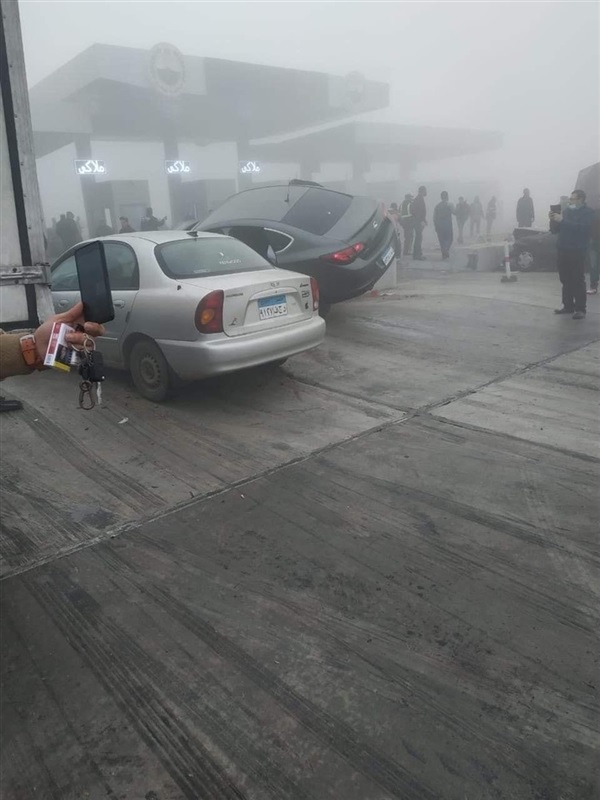 صور صادمة لتصادم 12 سيارة بسبب الشبورة في الإسماعيلية 4