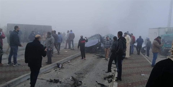 صور صادمة لتصادم 12 سيارة بسبب الشبورة في الإسماعيلية 7
