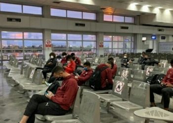 منتخب الشباب يصل مطار قرطاج استعدادًا للعودة للقاهرة 1