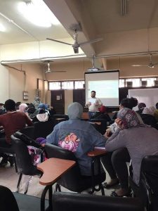 آداب حلوان تعقد ورشة عمل عن مهارات التدريس للطلاب 4