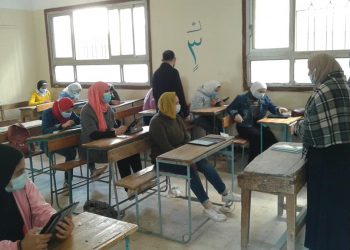 الطلاب خلال الامتحان