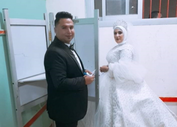 بالفستان والبدلة.. عريس وعروسة يدليان بصوتيهما في انتخابات النواب (صور) 2