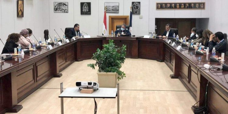 وزير السياحة والآثار يعقد اجتماعاً موسعاً لمناقشة إطلاق حملة ترويجية دولية لمصر 1