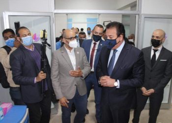 وزير التعليم العالي يفتتح دار العزل الصحي لمستشفى سعاد كفافي 1
