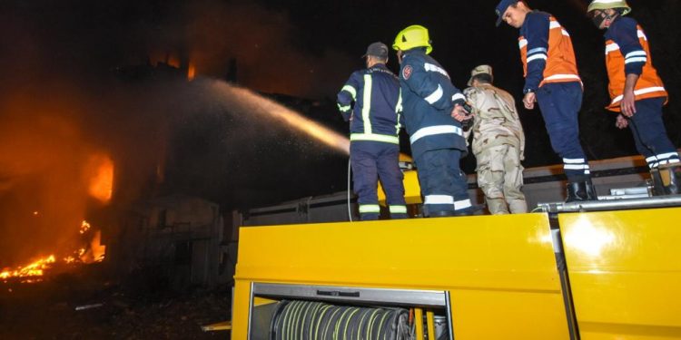 الحماية المدنية تسيطر على حريق ميناء الاسكندرية بعد 7 ساعات 1