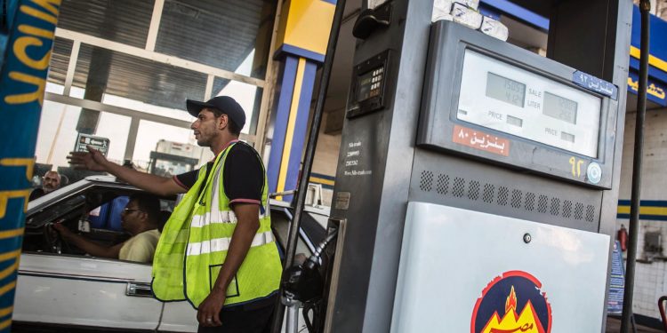 الحكومة تكشف حقيقة رفع أسعار البنزين 1