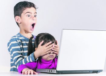 بدون مراقبة.. 3طرق لحظر المواقع الإباحية عن أطفالك على الإنترنت 1
