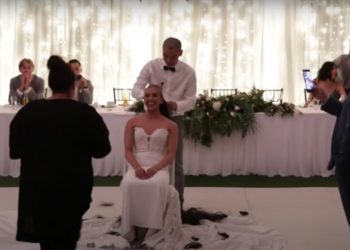 عروس تحلق شعرها يوم الزفاف